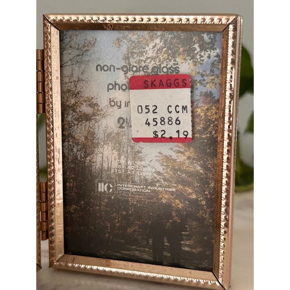 Vintage Intercraft Gold Tone Folding Double Photo Frame 2.25 x 3.25 Non-Glare
